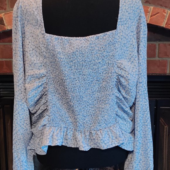 H&M Blue Floral Crop Peasant Top, Small White Flowers, Cinched Front 2XL - Picture 4 of 6